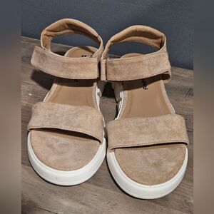 Dirty Laundry Chunky Tan Suede Sandals With Adjustable Heel Straps Size 9.5